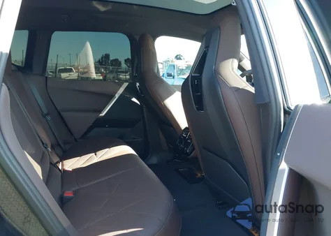 2025 BMW Ix xDrive50 z USA, uszkodzony, nr VIN WB523CF03SCT07734